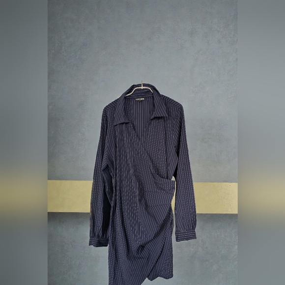 Fashion Nova Valeria Pinstripe Mini Dress - Navy Size 1X (14/16) (NWOT) - Picture 5 of 10